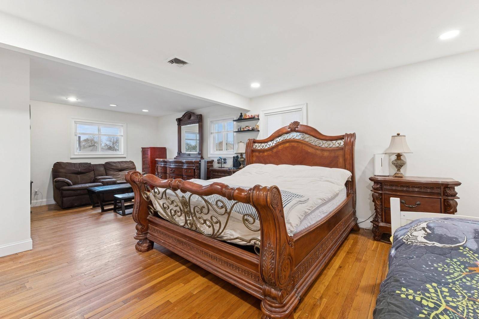 Oyster Bay, NY 11590,69 Sunnyside LN