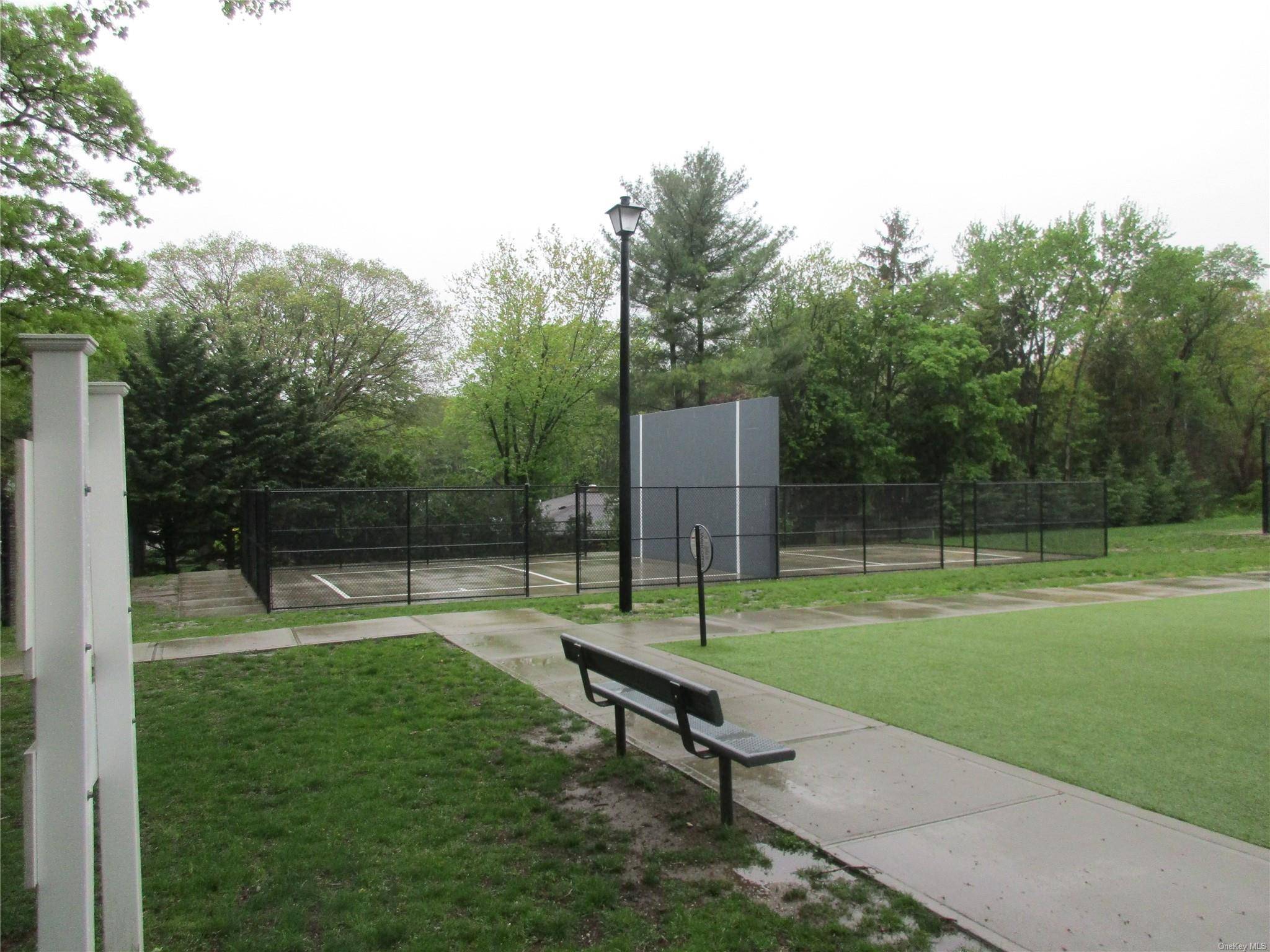 Smithtown, NY 11787,29 Bayberry LN
