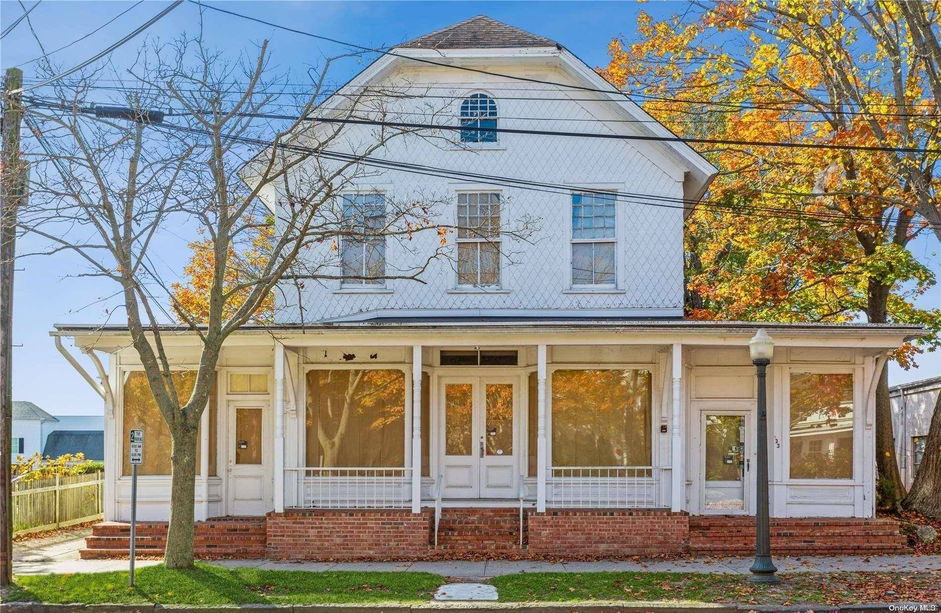 Southampton, NY 11968,131 Main ST