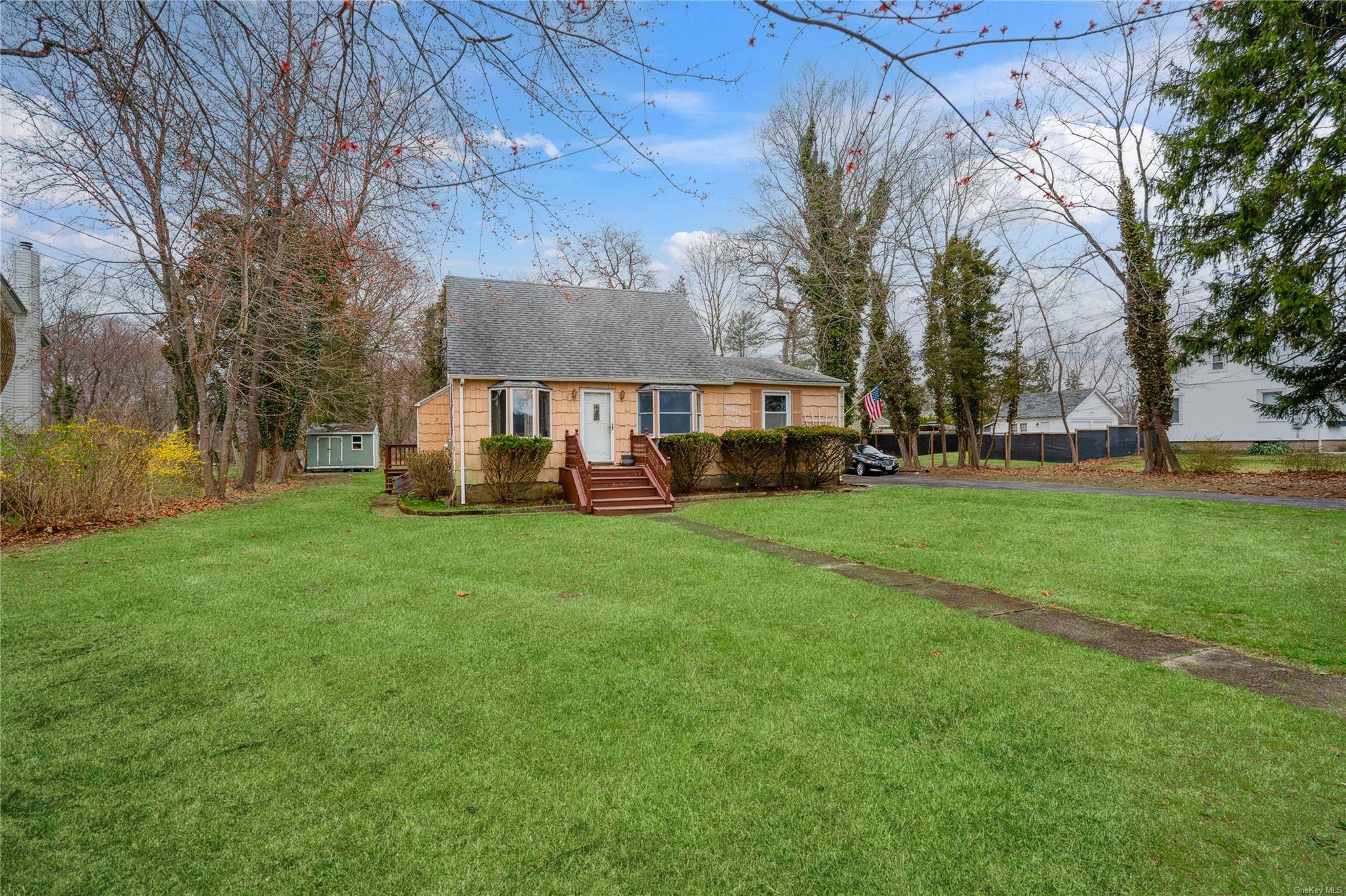Smithtown, NY 11787,24 South AVE