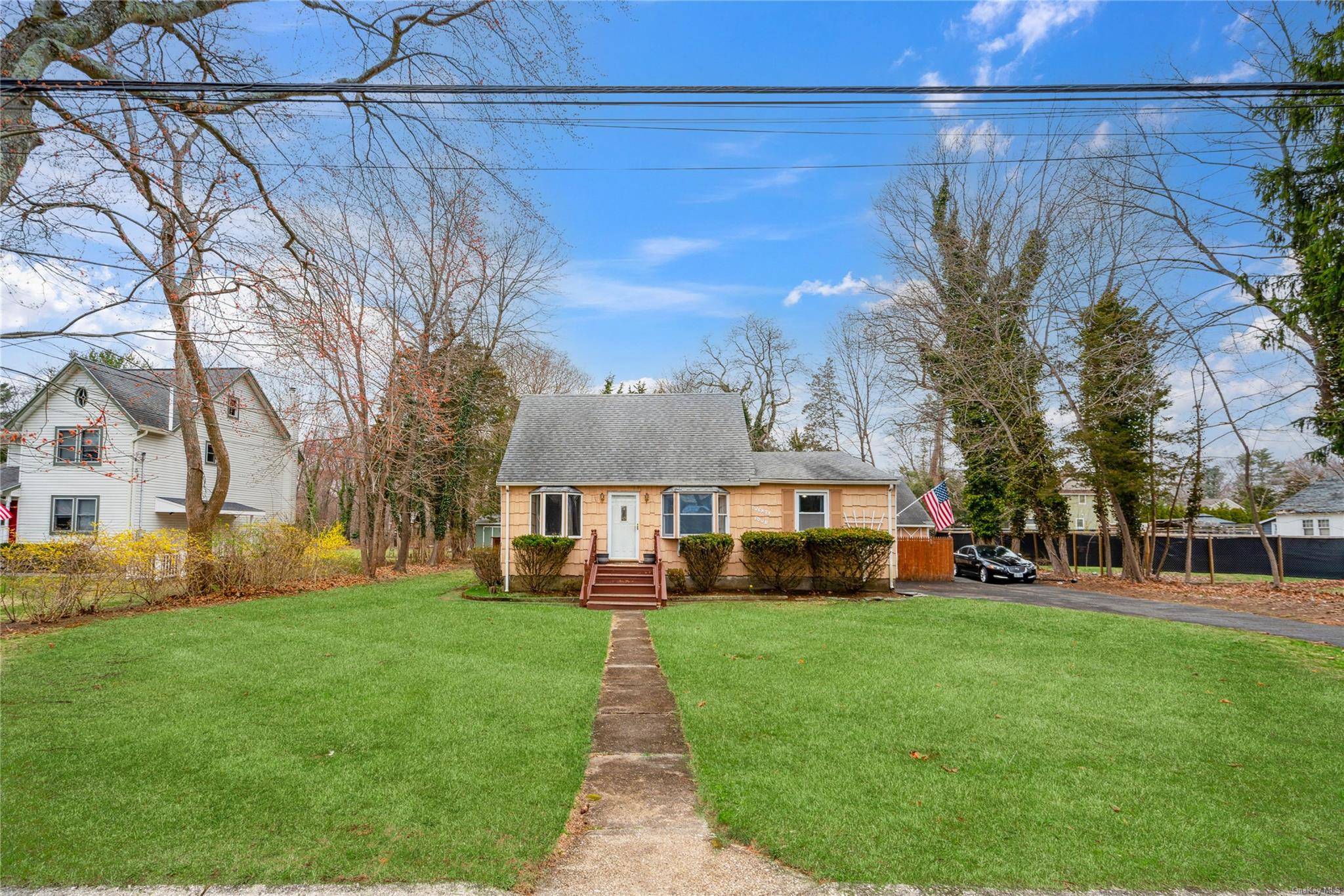 Smithtown, NY 11787,24 South AVE