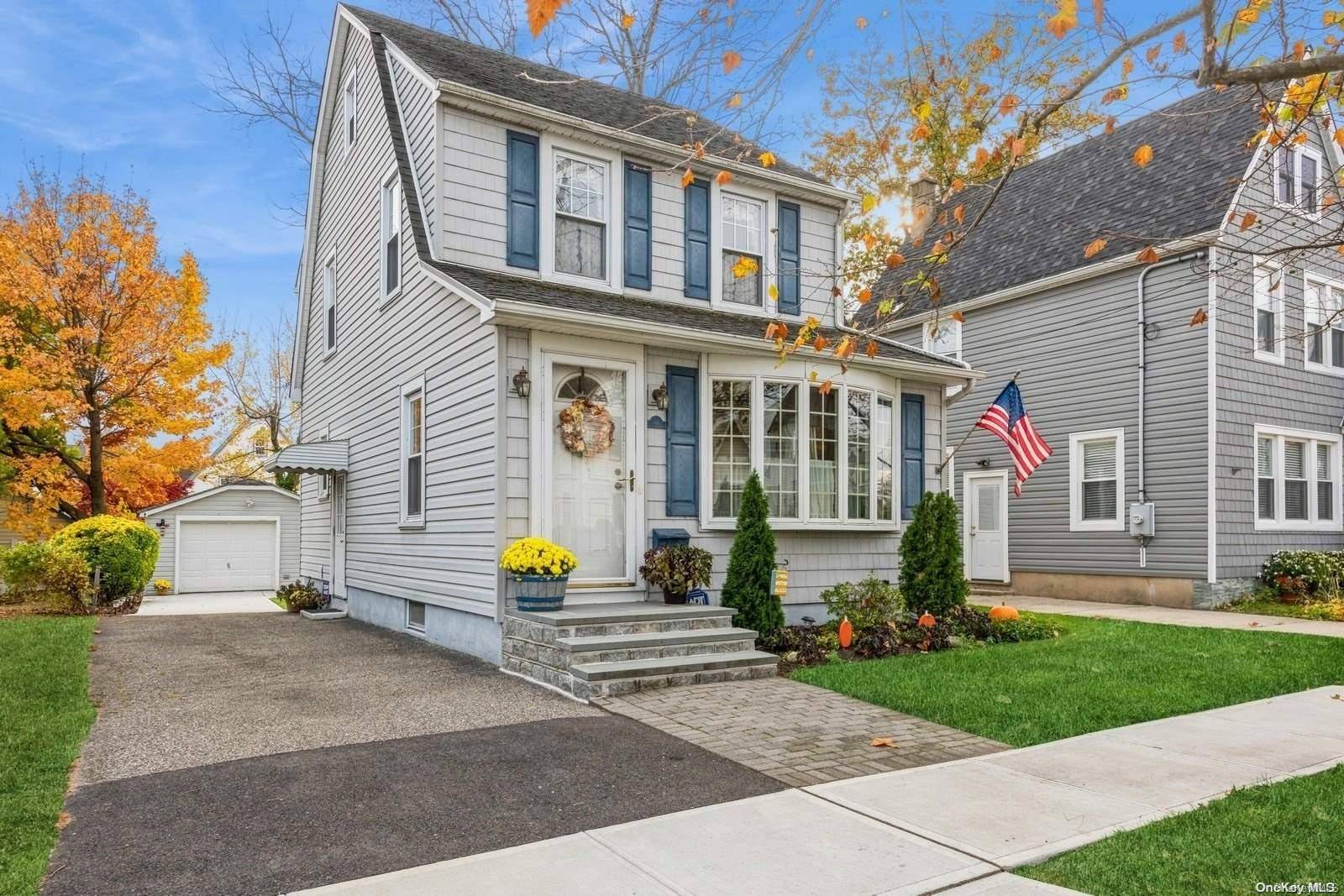 Williston Park, NY 11596,66 Princeton ST