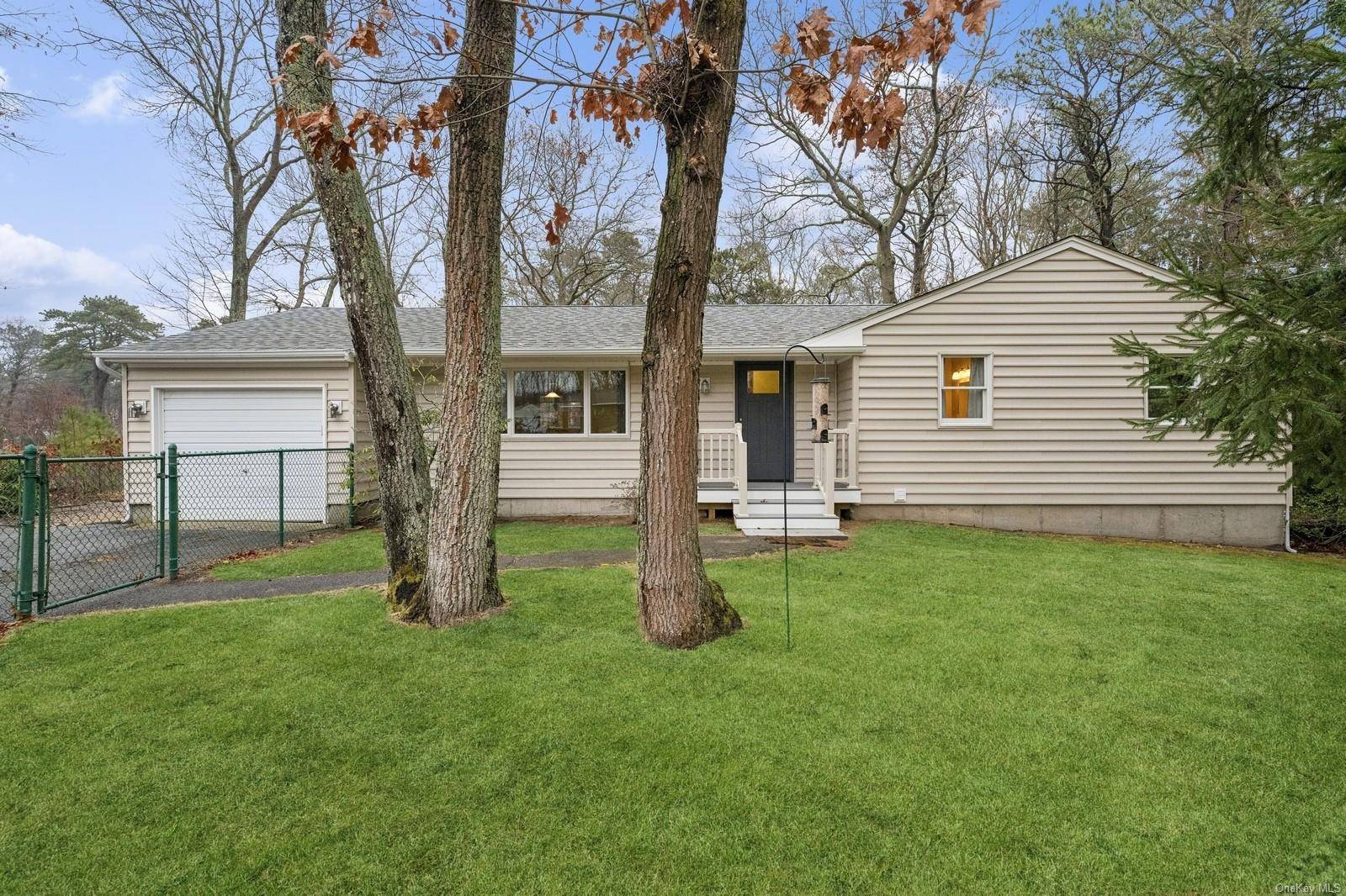 Riverhead, NY 11901,734 Mill RD