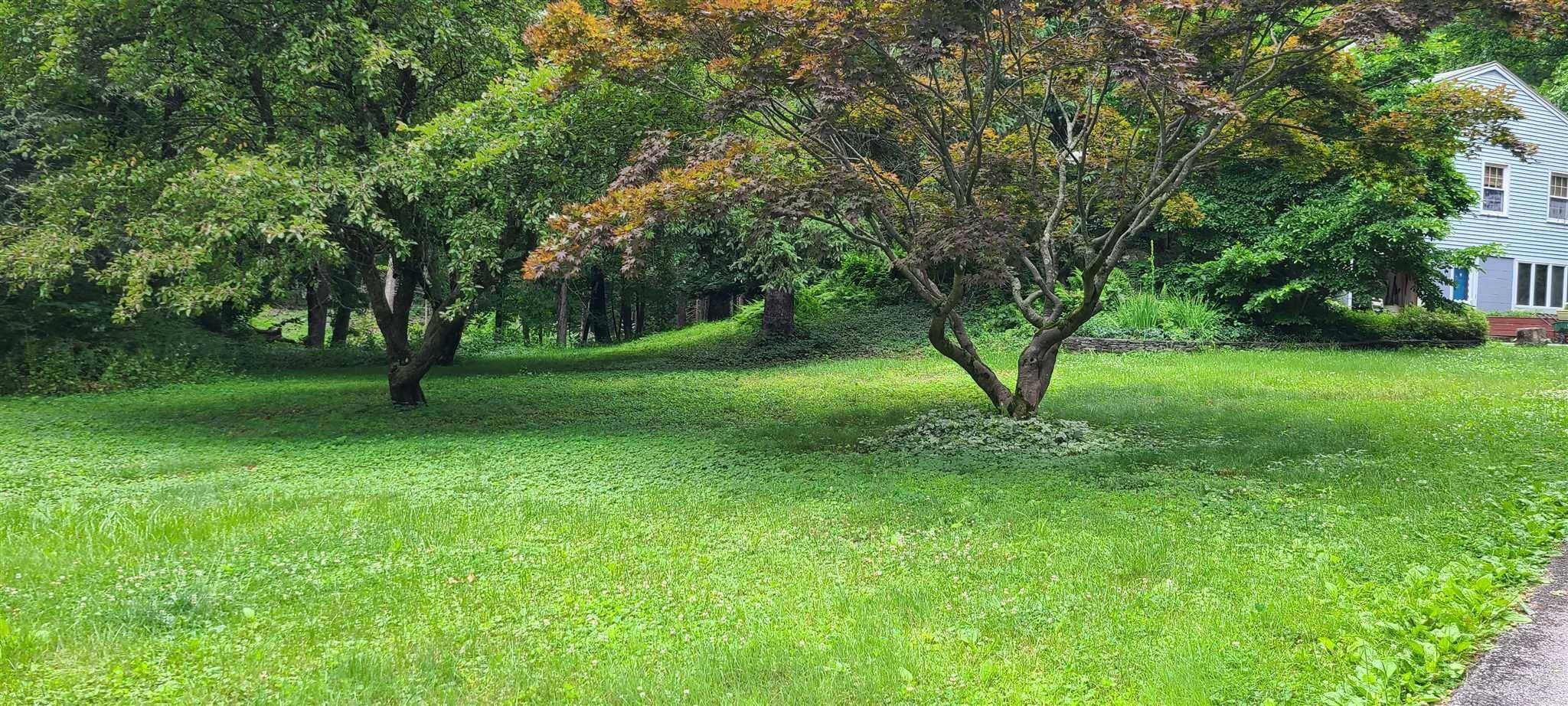 Hyde Park, NY 12538,15 WHITE OAKS RD