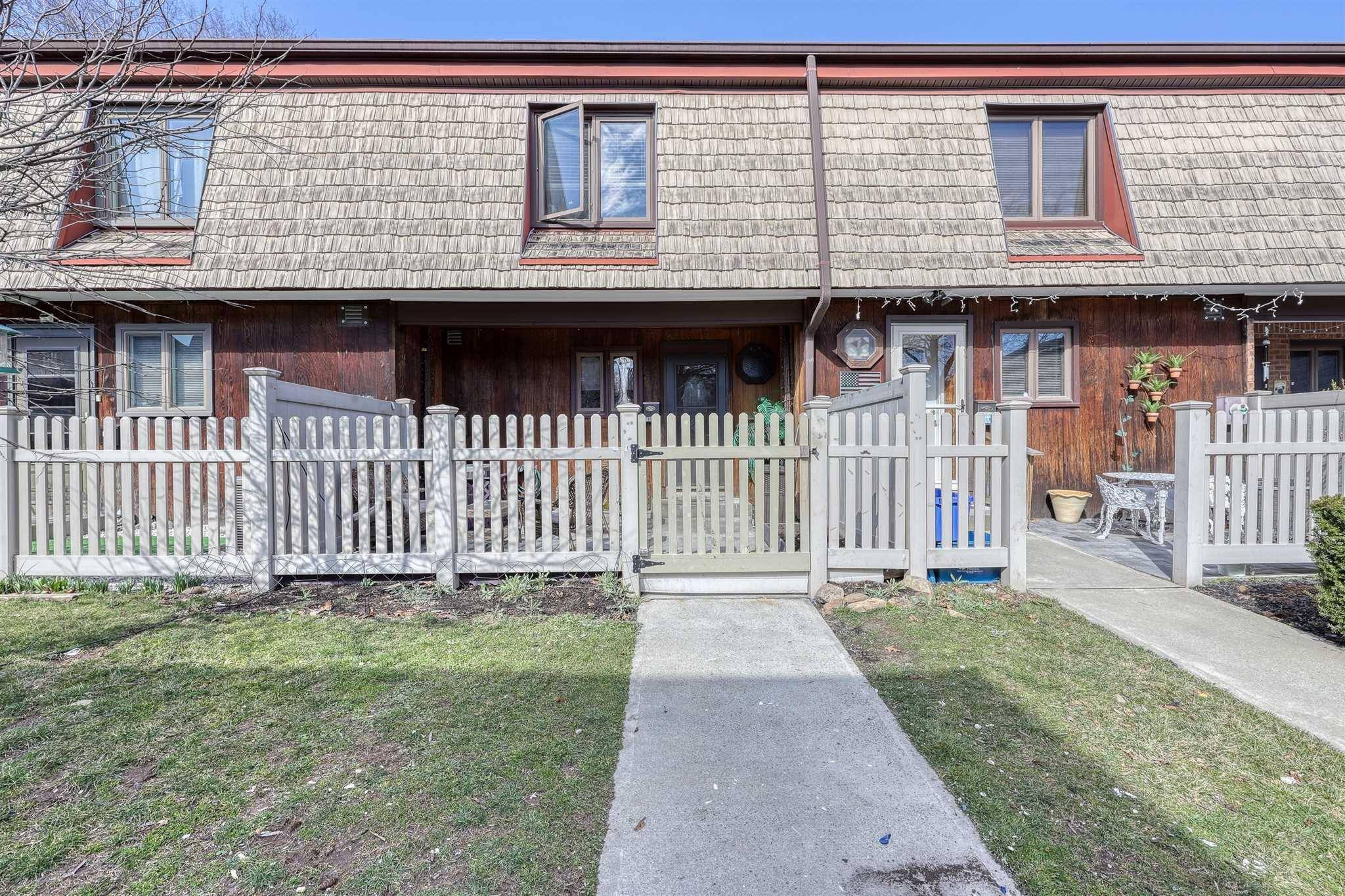 Clarkstown, NY 10956,11 HERITAGE DR #C