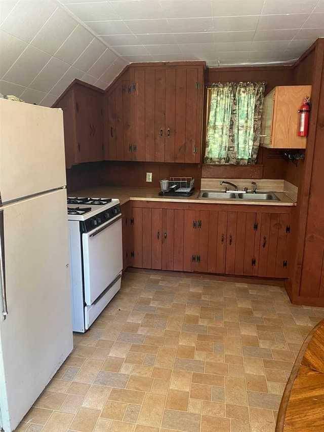 Copake, NY 12502,407 TOMPKINS RD