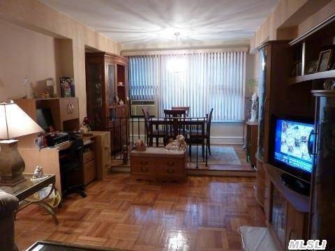 Rego Park, NY 11374,98-19 64th AVE #5D