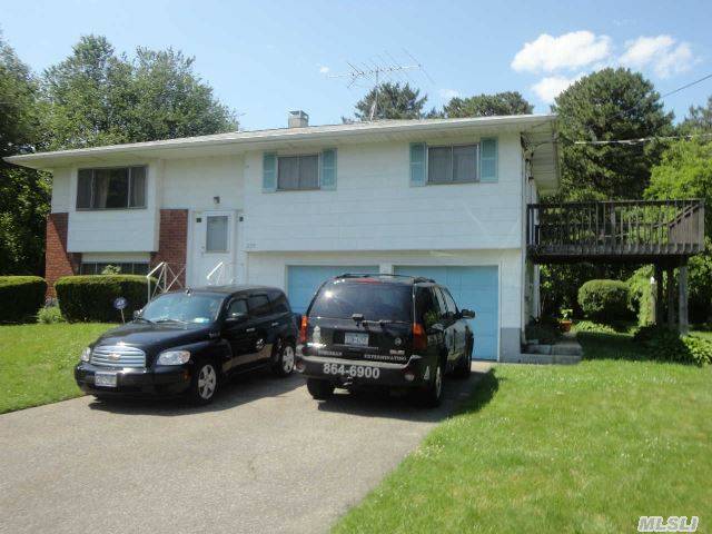 Bay Shore, NY 11706,225 Locust DR