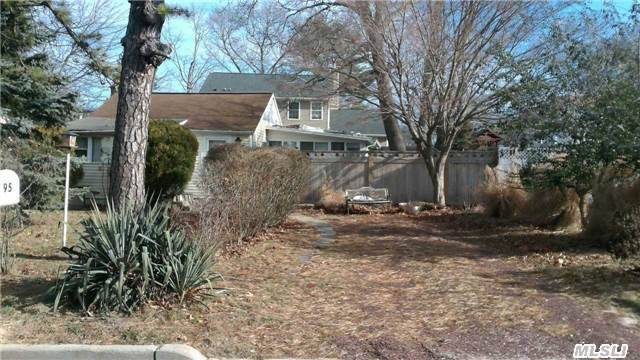 Lake Grove, NY 11755,95 Orienta AVE