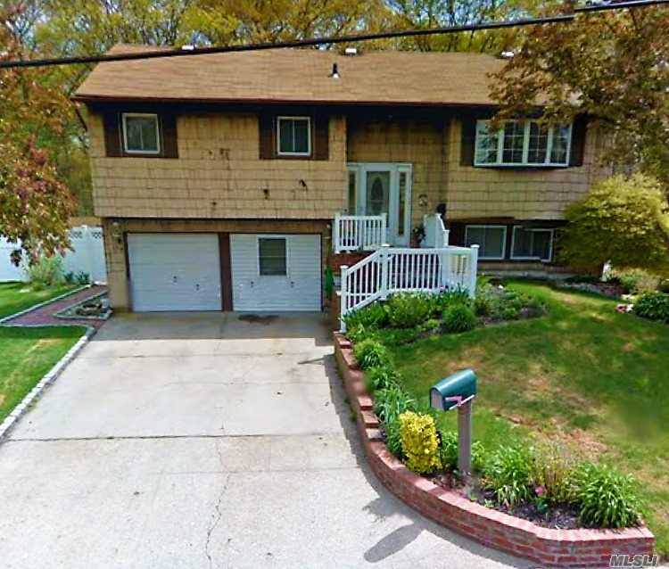 East Patchogue, NY 11772,29 Circle DR