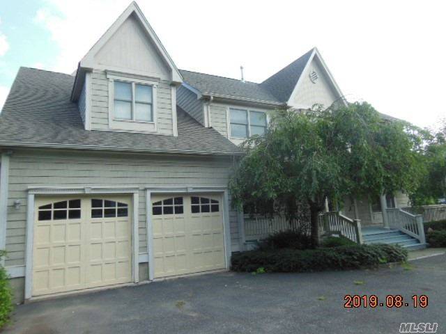 Huntington, NY 11743,23 Wendover DR