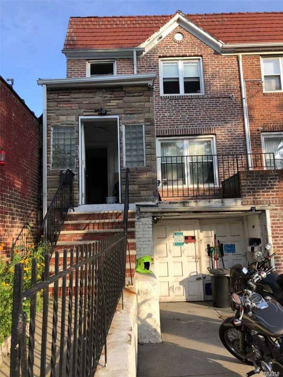 Middle Village, NY 11379,8440 Eliot AVE