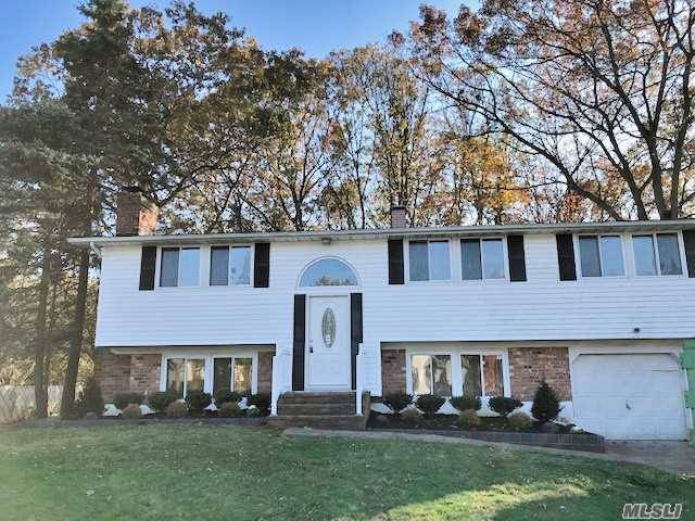 South Setauket, NY 11720,4 Arrowhead CT