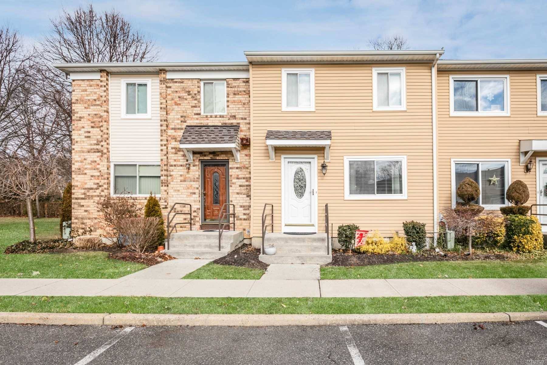 Massapequa Park, NY 11762,17 Town House DR