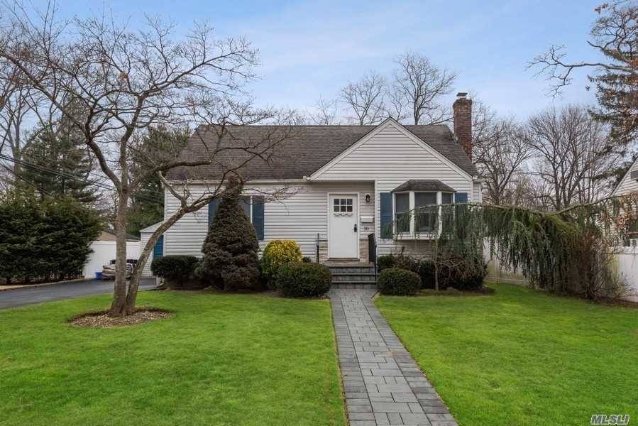 Glen Cove, NY 11542,38 Buckeye RD