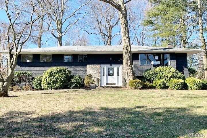 Glen Cove, NY 11542,10 Hollytree LN