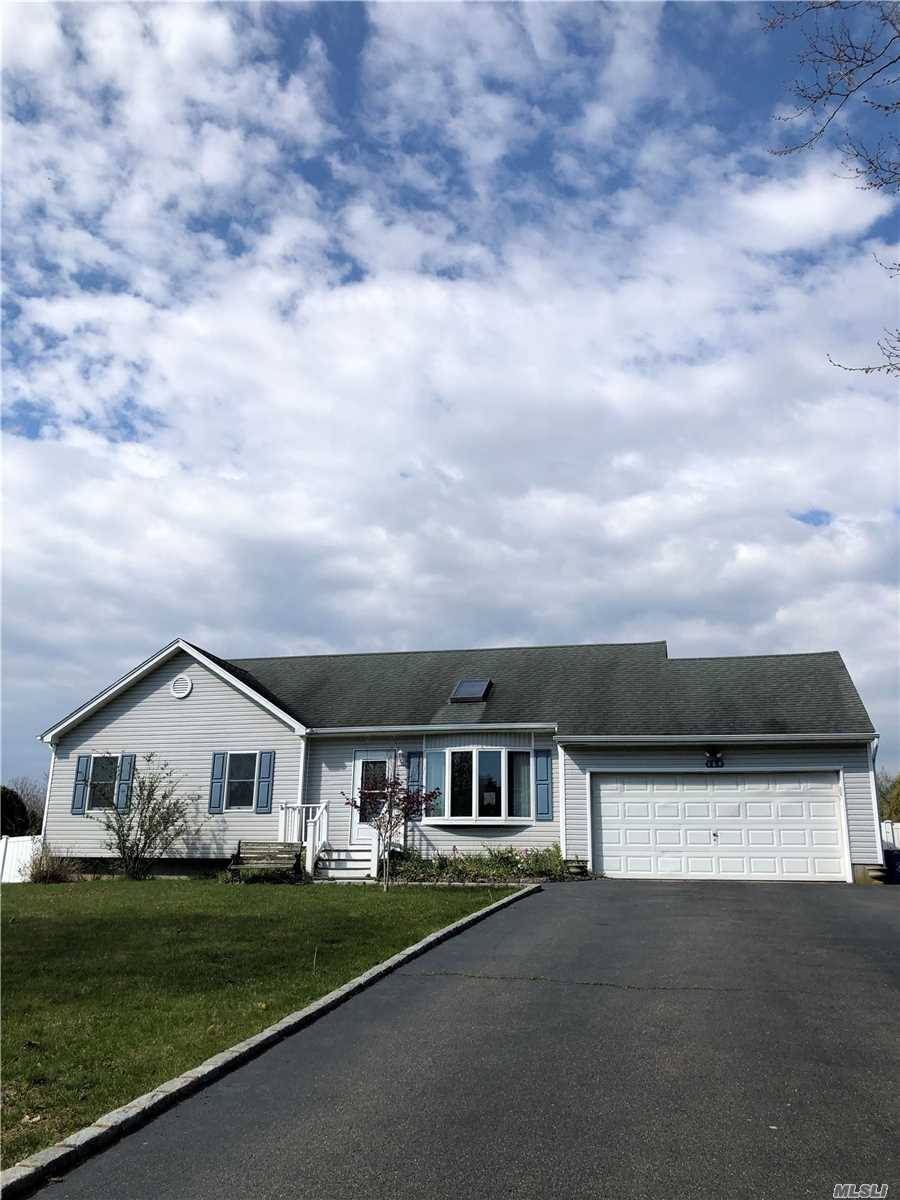 Riverhead, NY 11901,184 Crystal DR