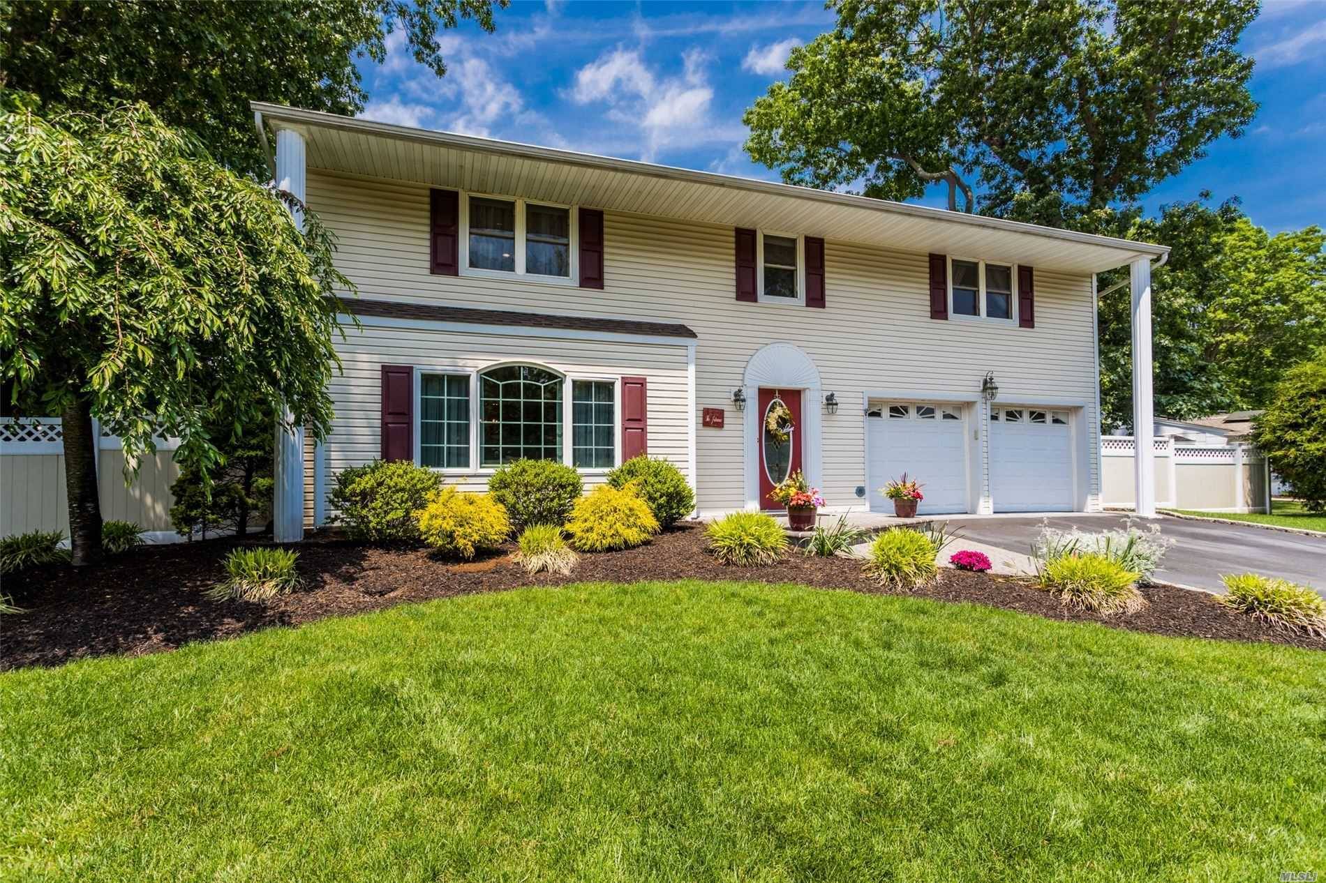 Hauppauge, NY 11788,18 Homestead CIR