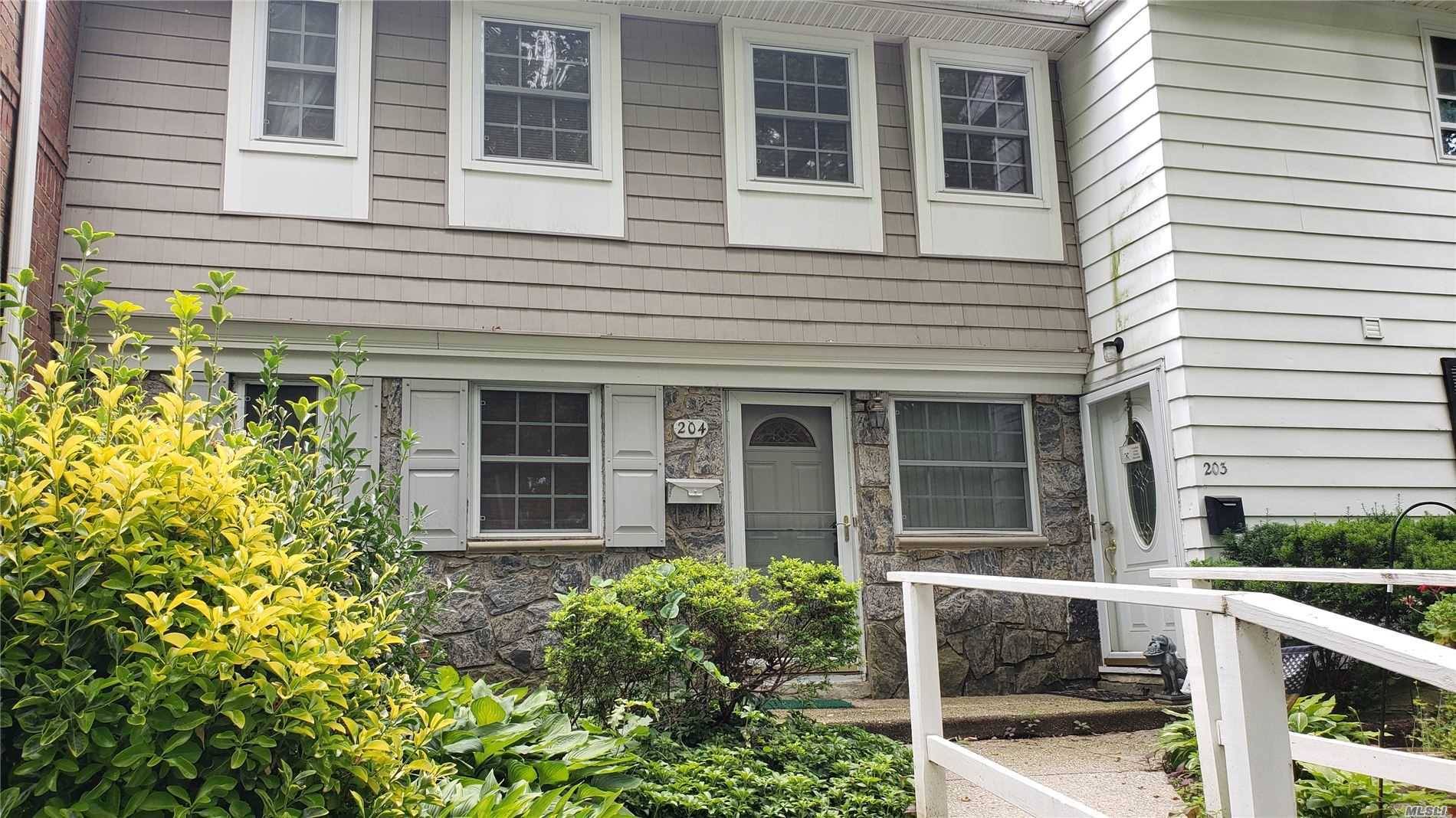 Hauppauge, NY 11749,204 Towne House Vill Vlg