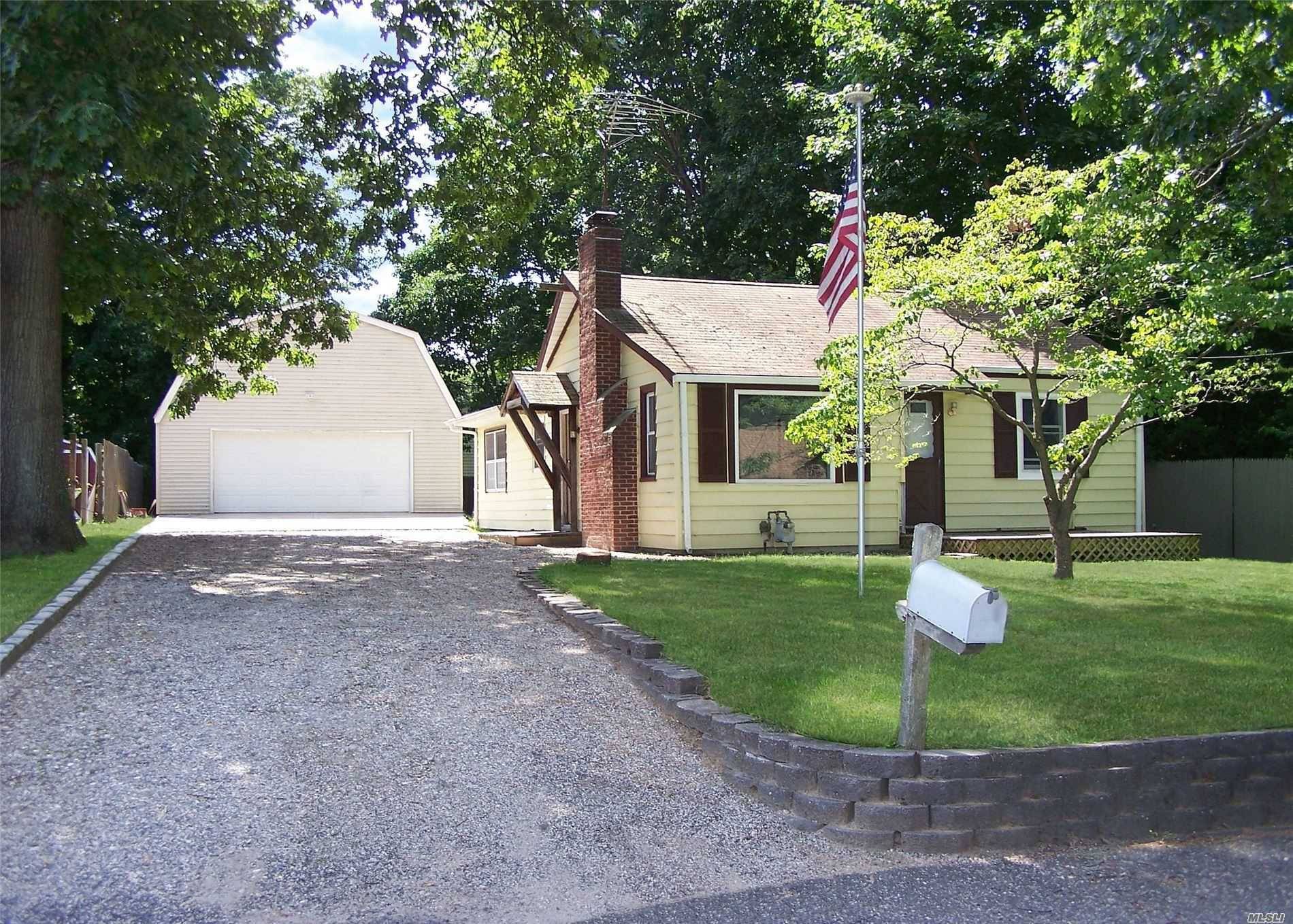 East Northport, NY 11731,17 Kalmia ST