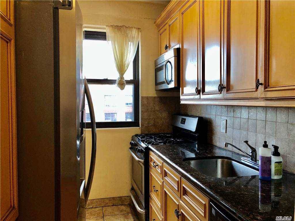 Rego Park, NY 11374,99-52 66 RD #9M