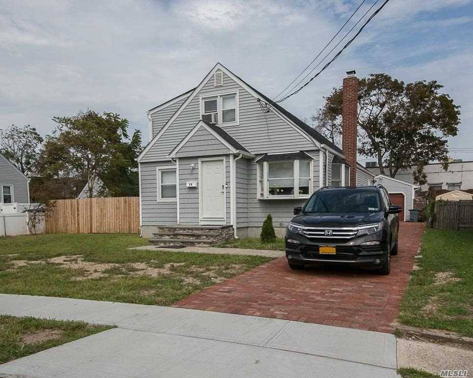 Copiague, NY 11726,14 Beach AVE