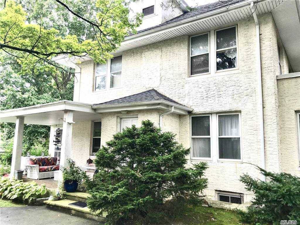 Douglaston, NY 11363,237 Beverly RD