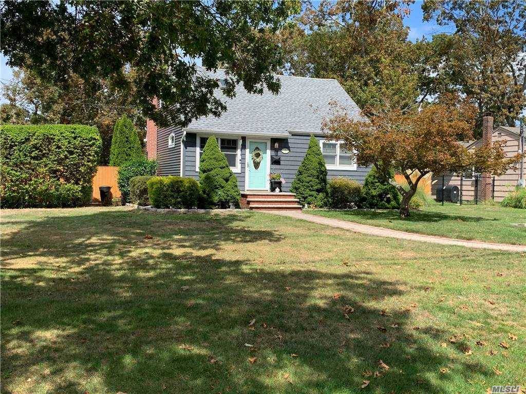 East Islip, NY 11730,101 Woodland ST