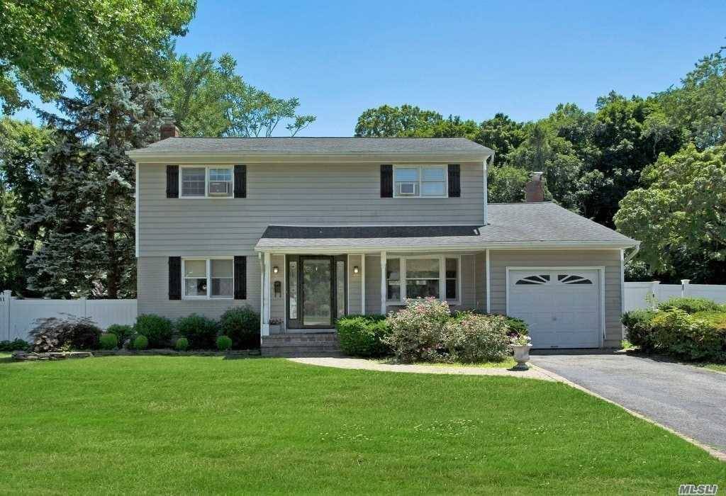 Commack, NY 11725,12 Somerset DR