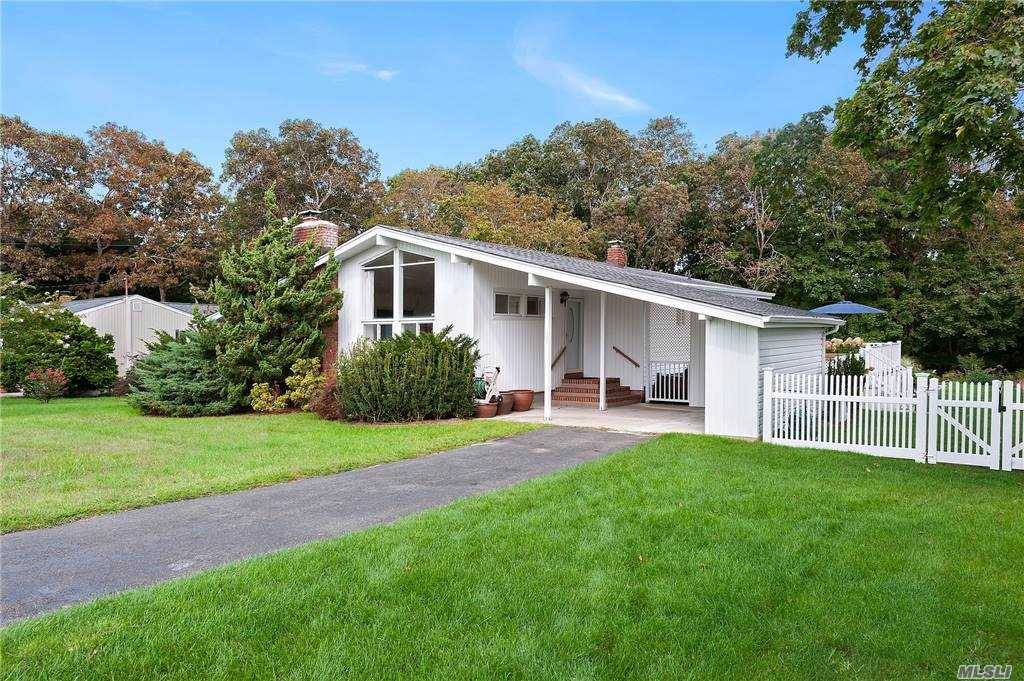 Hampton Bays, NY 11946,13 Fairview RD