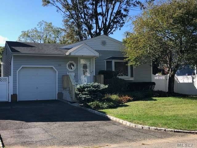 East Northport, NY 11731,251 4th ST