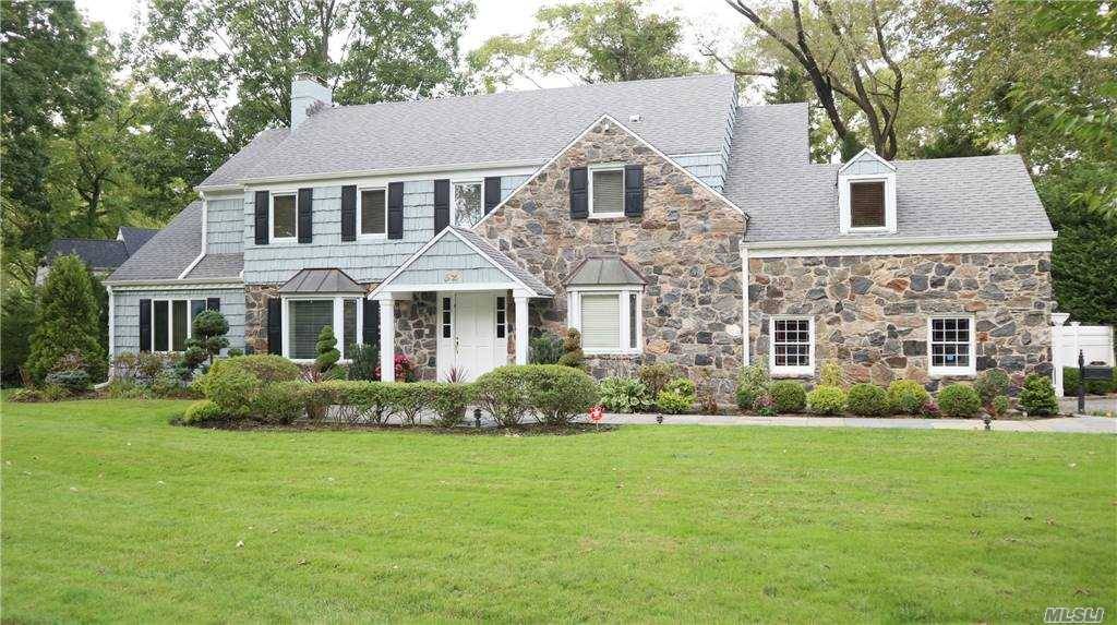 Great Neck, NY 11020,32 Old Field LN