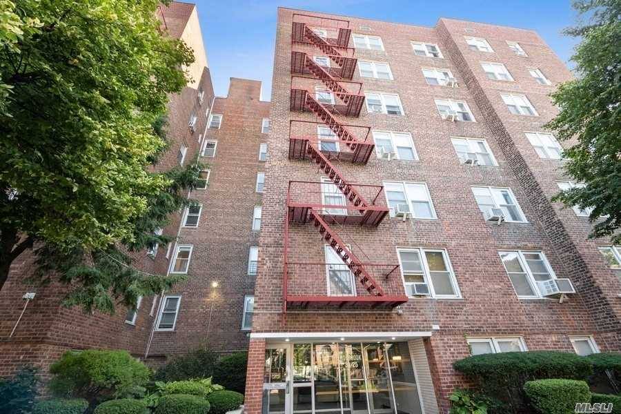 Jackson Heights, NY 11372,33-25 90 #3F