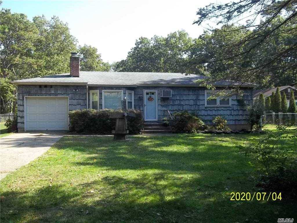 Calverton, NY 11933,70 Wildwood DR