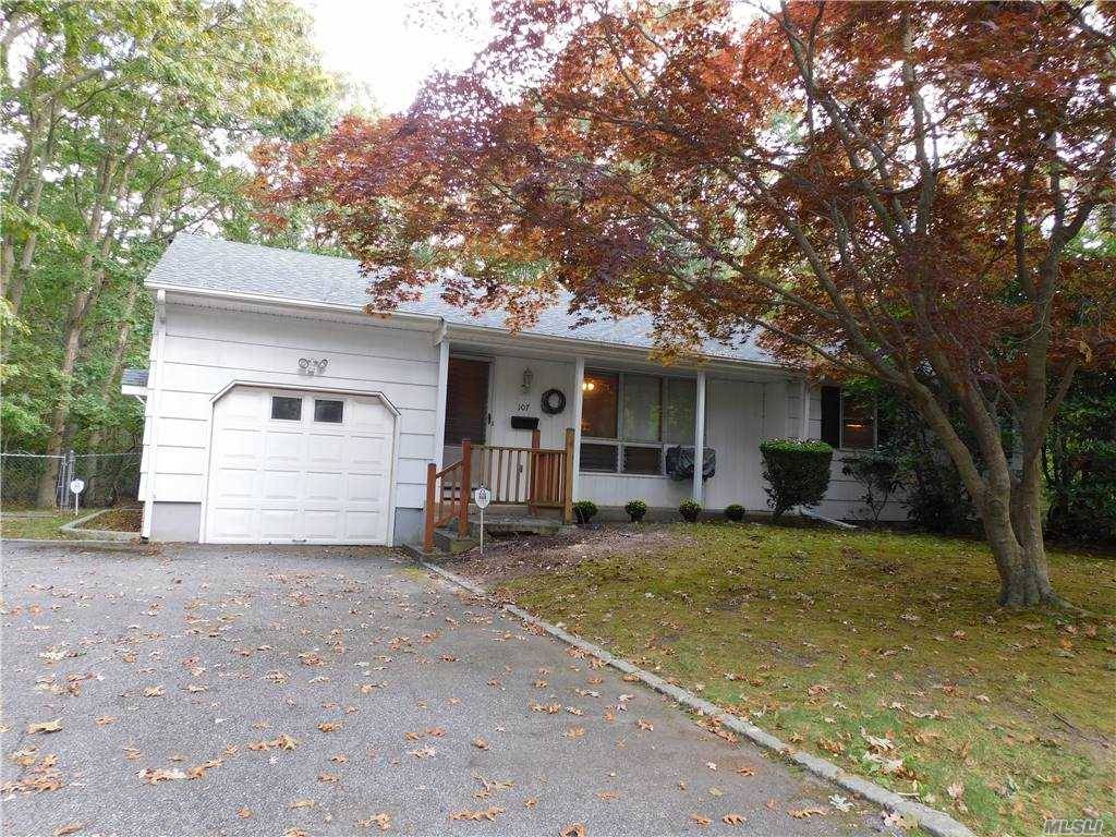 East Patchogue, NY 11772,107 Lyman RD