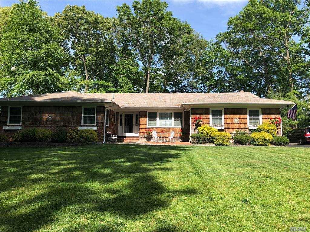 Saint James, NY 11780,23 Glenrich DR