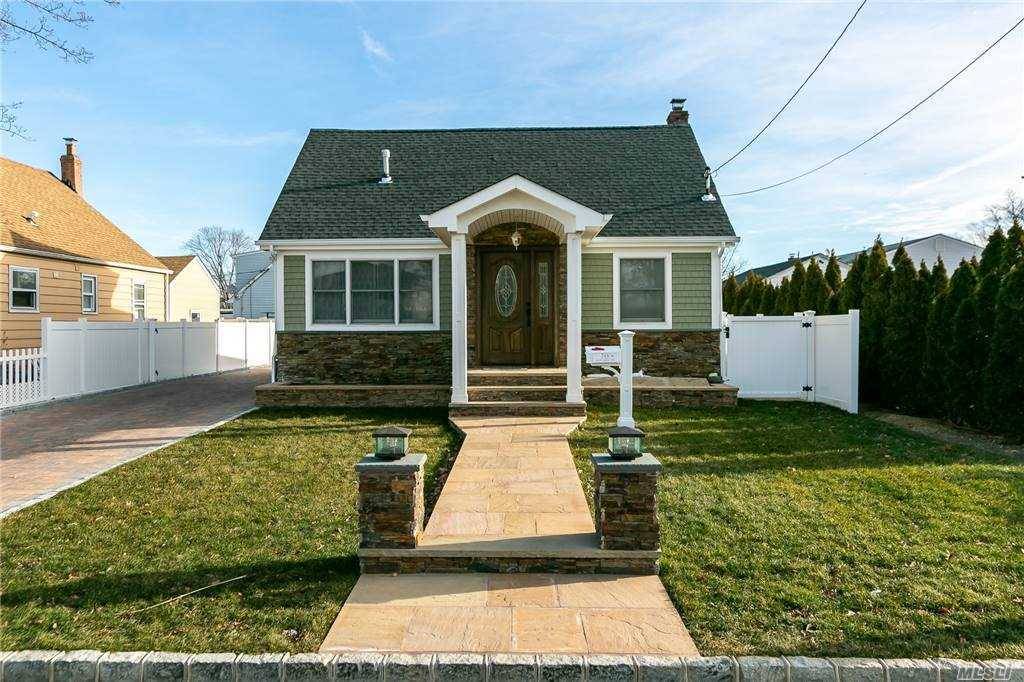 Copiague, NY 11726,788 Saint Anns AVE