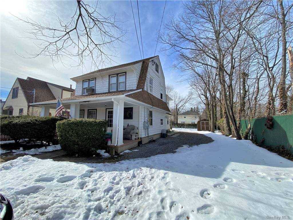 East Northport, NY 11731,911 1st ST