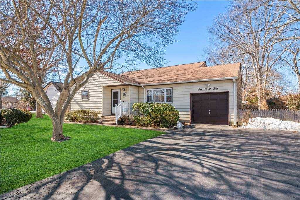 Holtsville, NY 11742,144 Abner DR