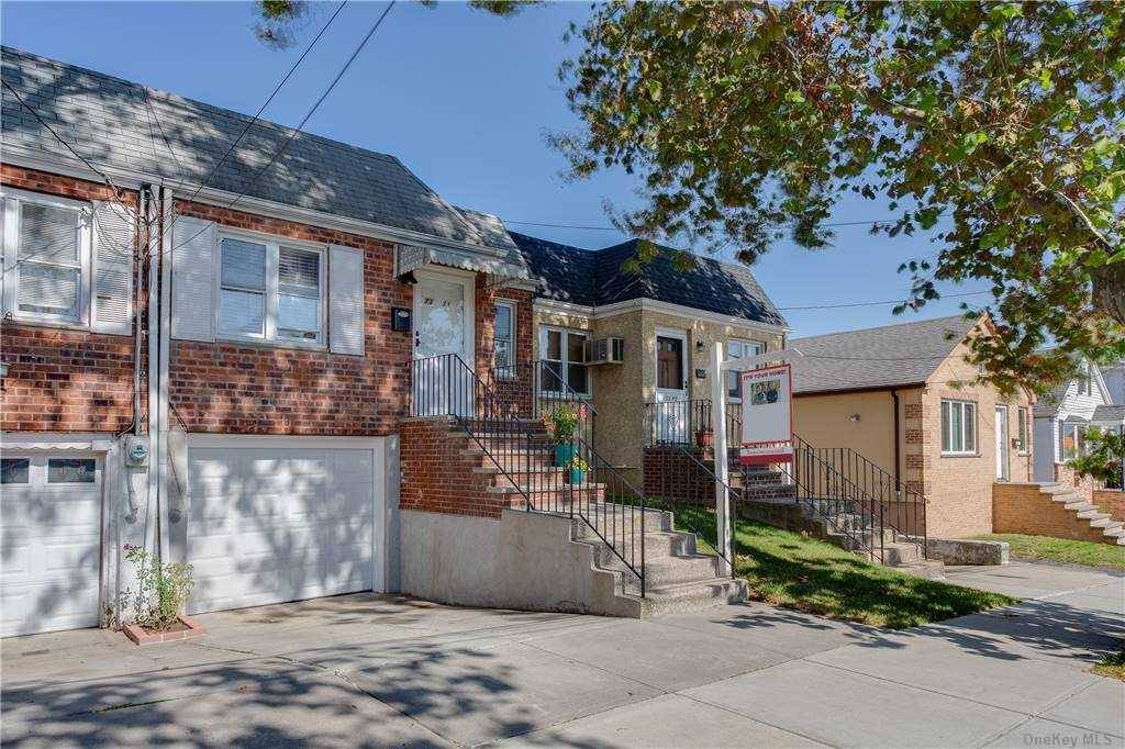 Middle Village, NY 11379,73-11 69th AVE