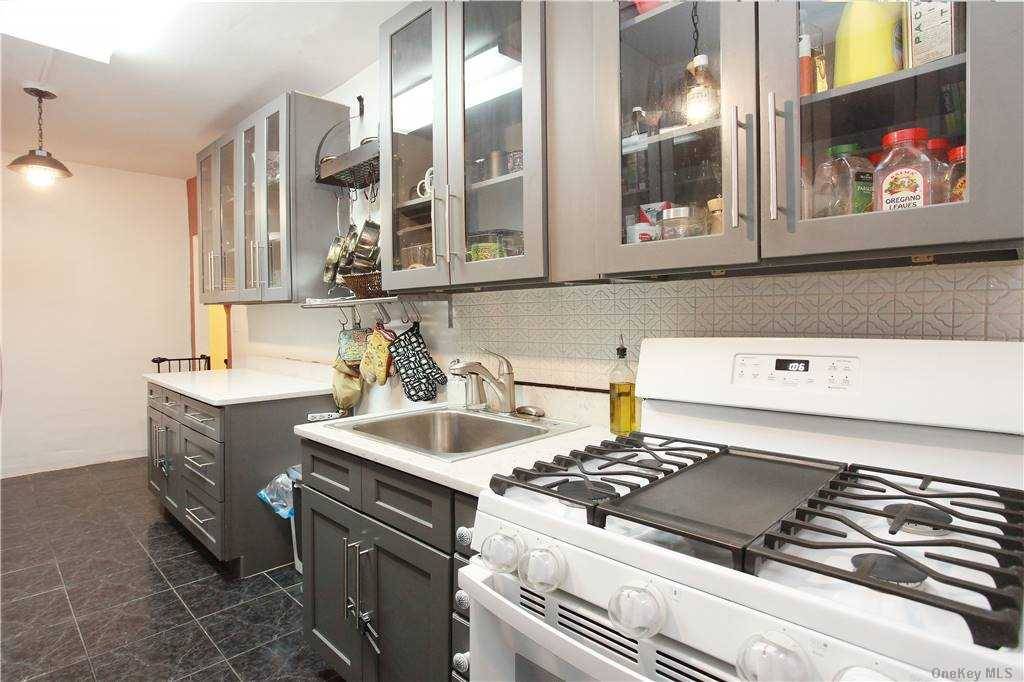 Rego Park, NY 11374,96-11 65th Road #214