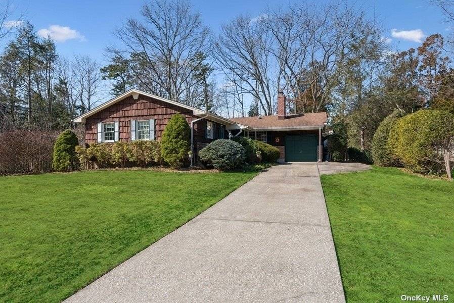 Nesconset, NY 11767,6 Guinevere LN