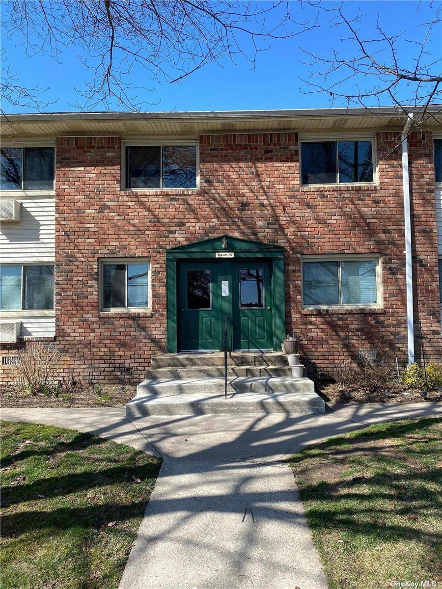 Islip, NY 11751,2449E Union BLVD #5B