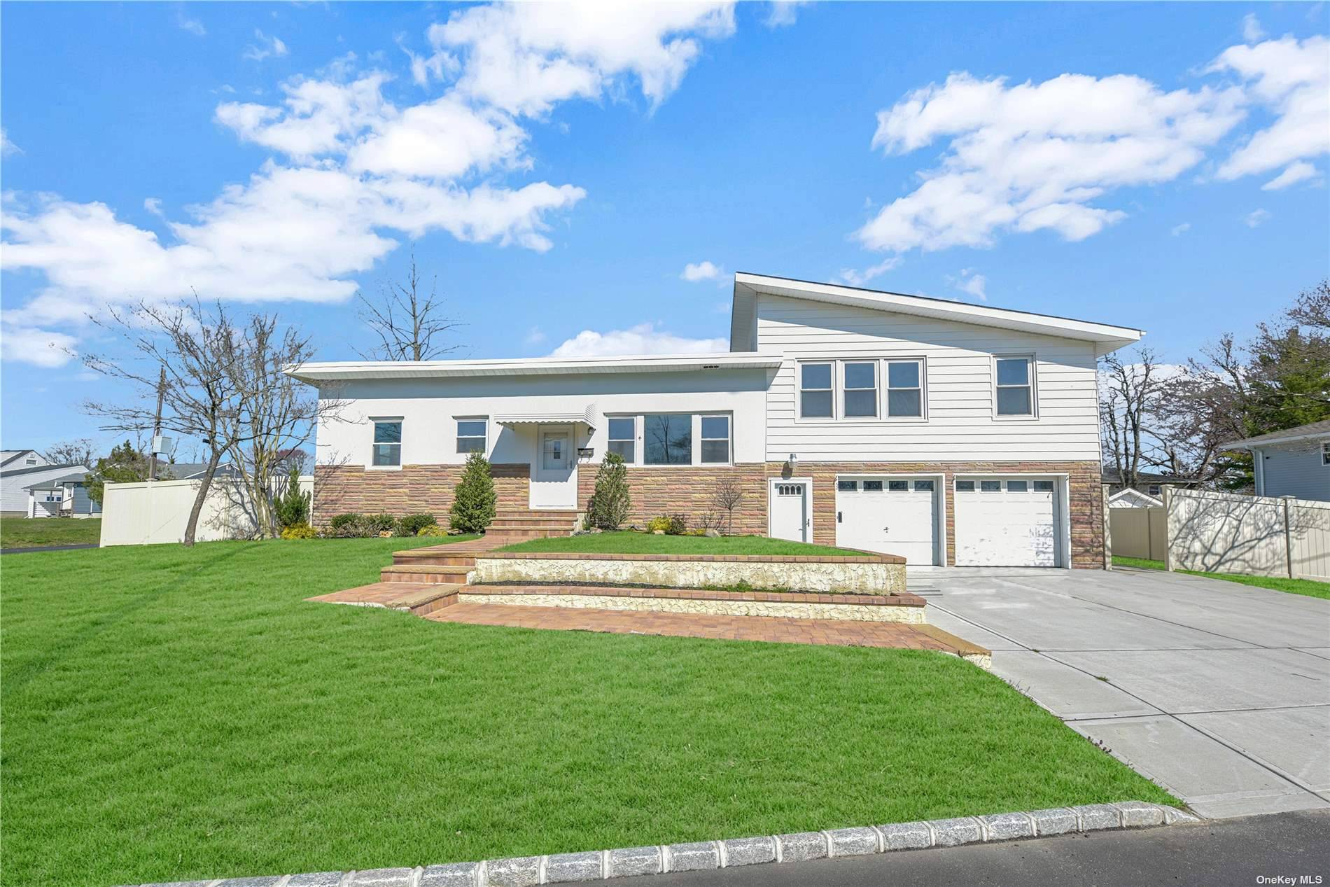 Copiague, NY 11726,52 Lake DR