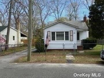 Mastic Beach, NY 11951,173 Dahlia DR