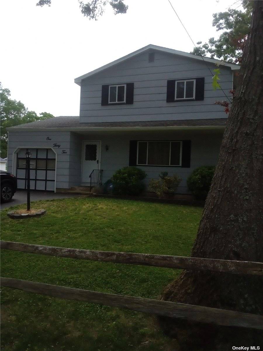 Holbrook, NY 11741,132 Bradford AVE