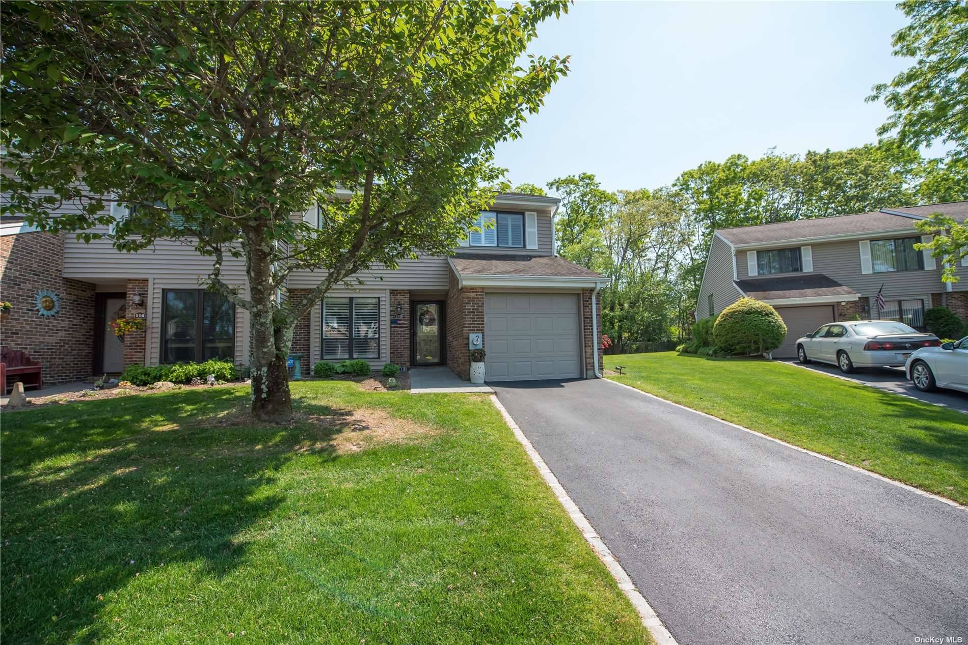 Smithtown, NY 11787,113 Hidden Ponds CIR #113