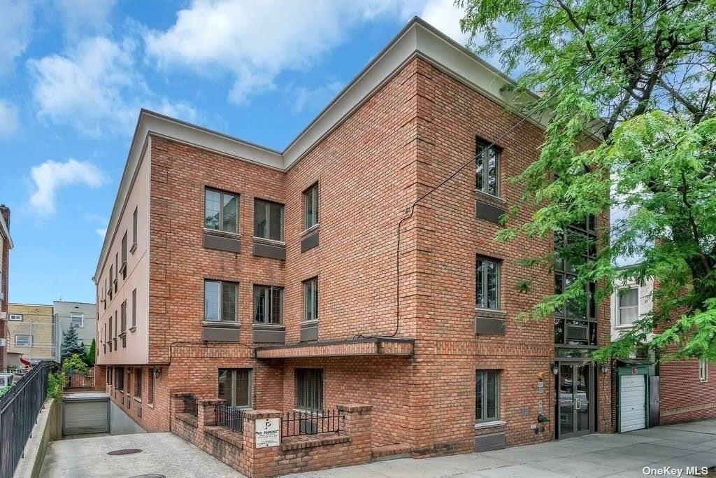 Ridgewood, NY 11385,62-48 60th PL #2D