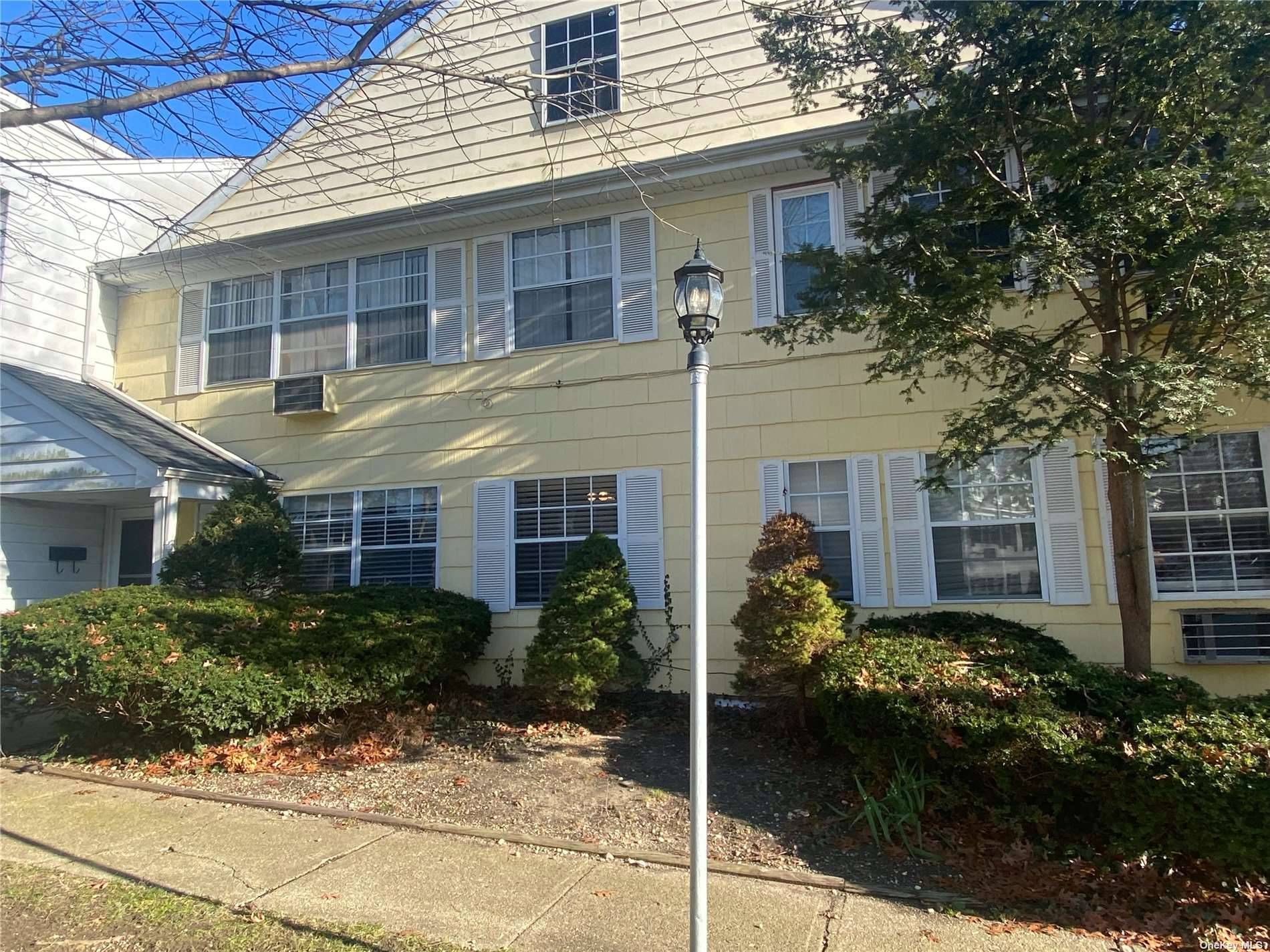 Hauppauge, NY 11749,604 Towne House #604