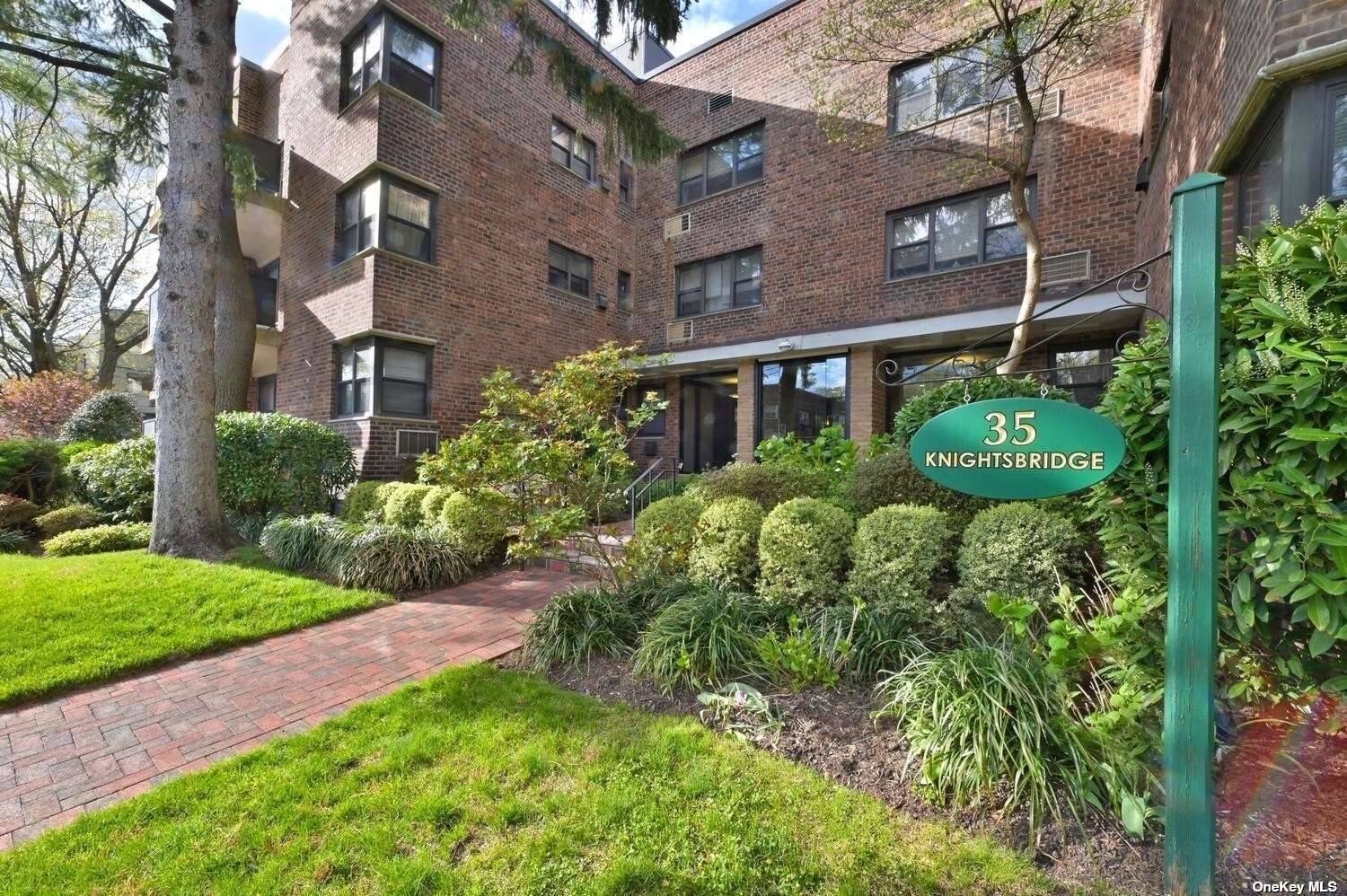 Great Neck, NY 11021,35 Knightsbridge RD #3H